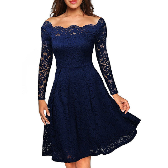 Spitzenkleid mit Schlitz am Ausschnitt und Ärmeln