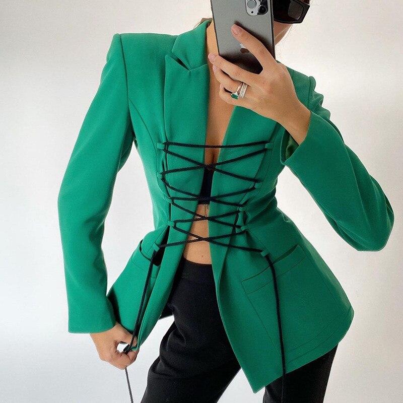 R&B | Blazer mit langen Ärmeln, schwarzen Schnürungen und stilvollen Taschen