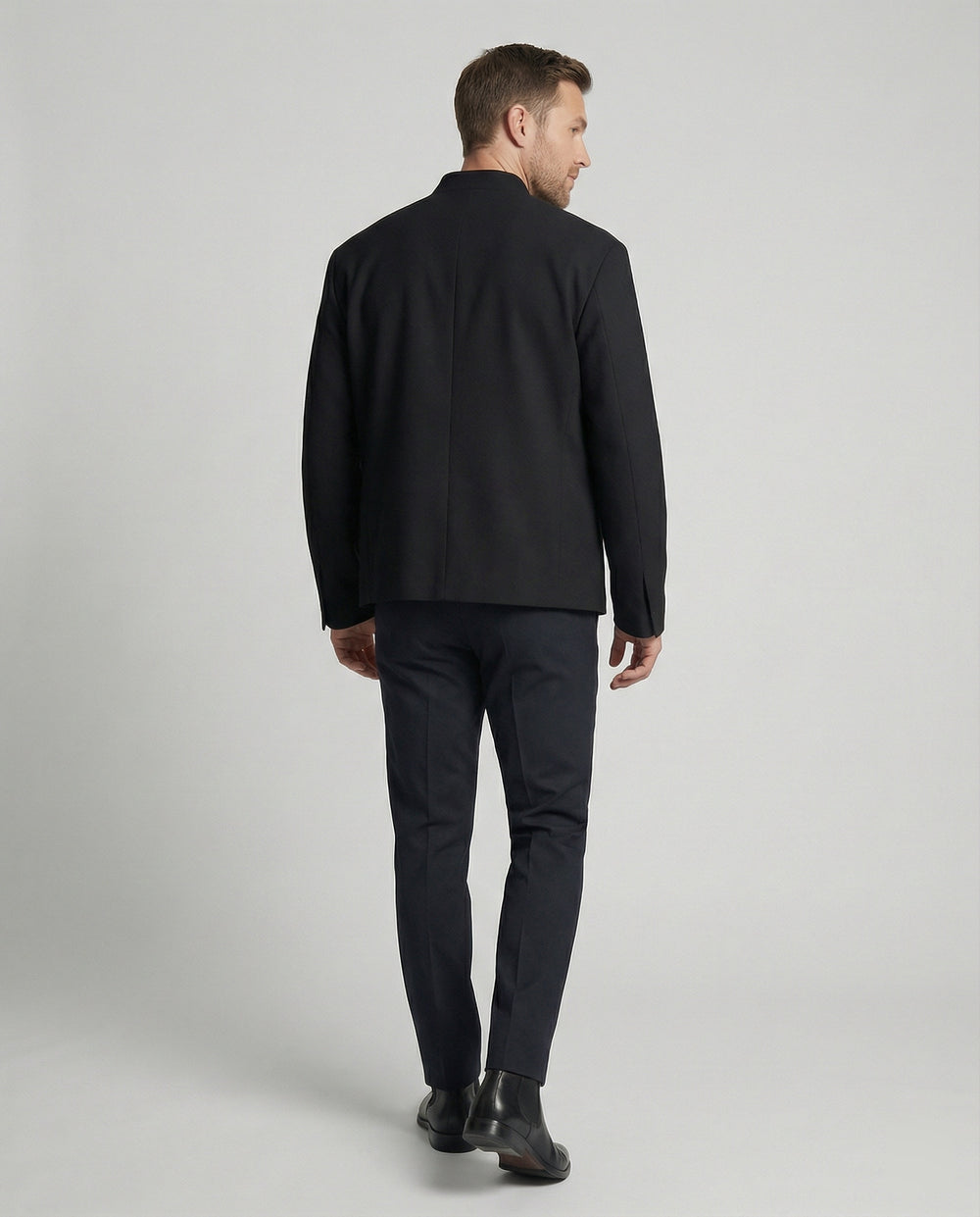 Minimalistischer Oversize-Zweiteiler mit Stehkragenjacke und weiter Anzughose R&B