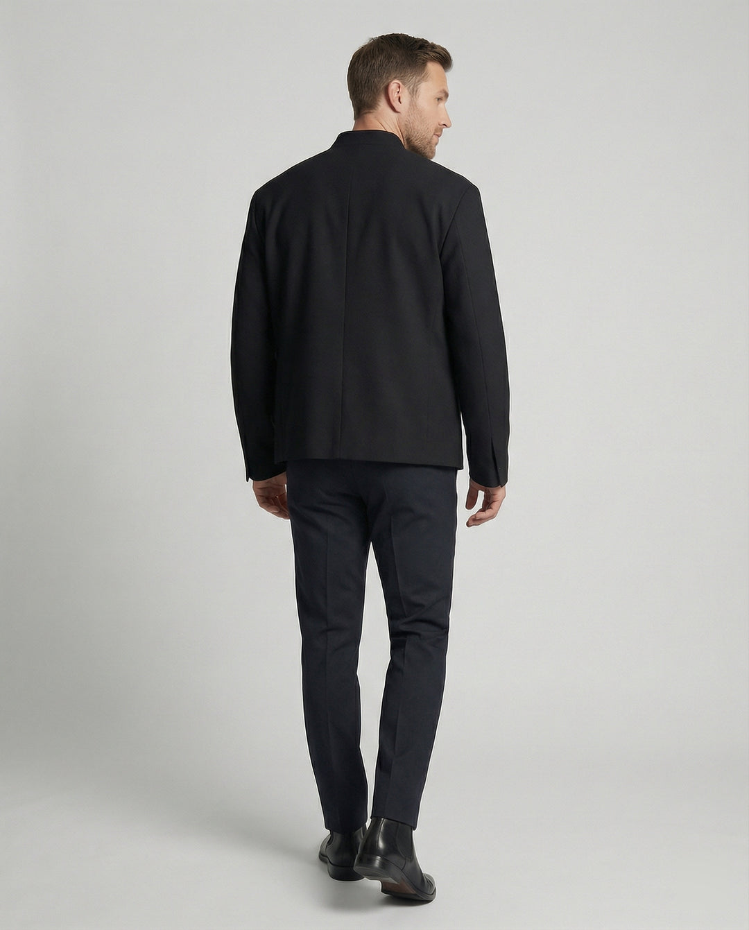 Minimalistischer Oversize-Zweiteiler mit Stehkragenjacke und weiter Anzughose R&B