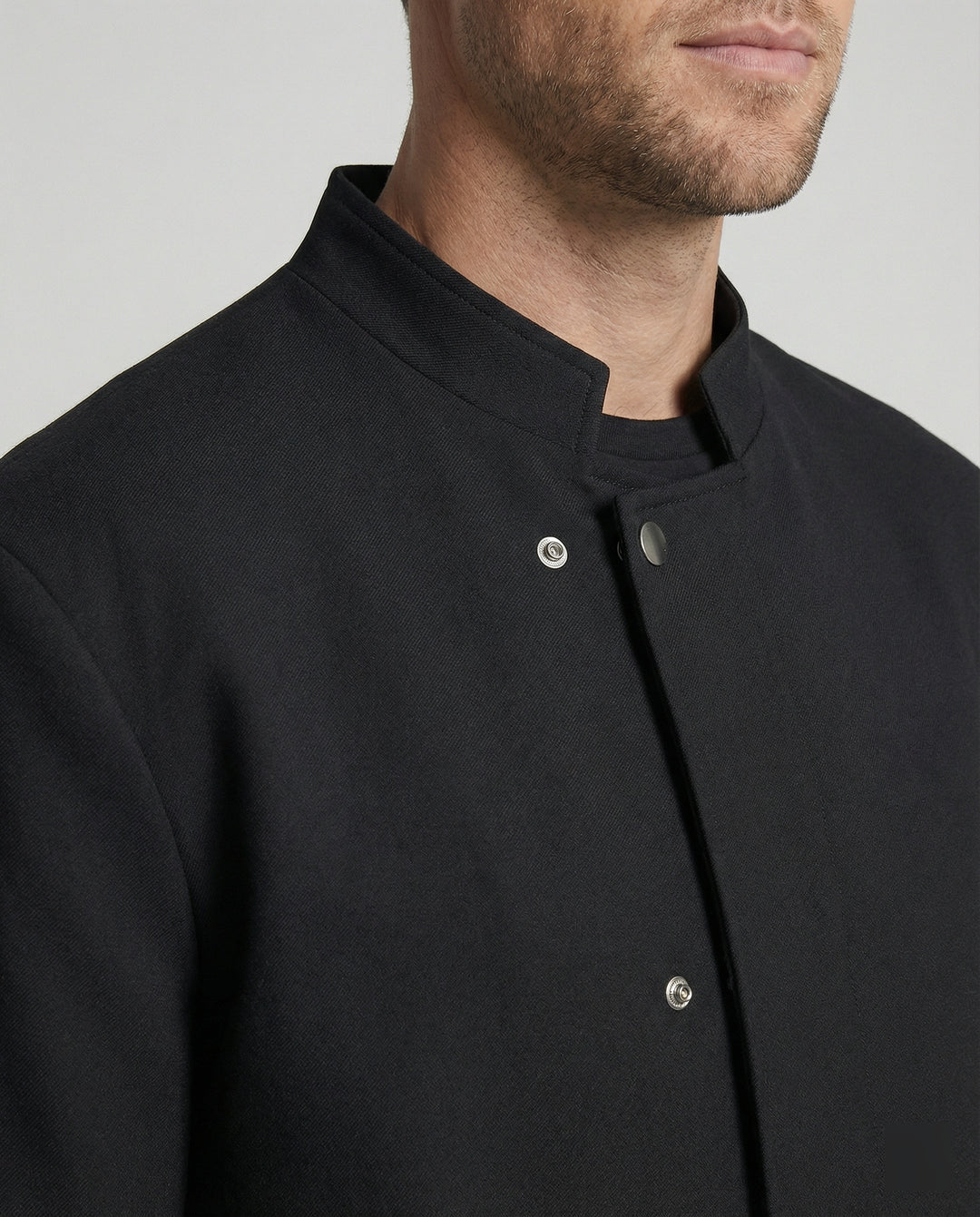 Minimalistischer Oversize-Zweiteiler mit Stehkragenjacke und weiter Anzughose R&B