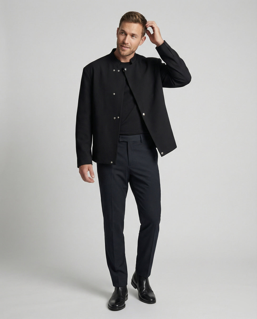 Minimalistischer Oversize-Zweiteiler mit Stehkragenjacke und weiter Anzughose R&B