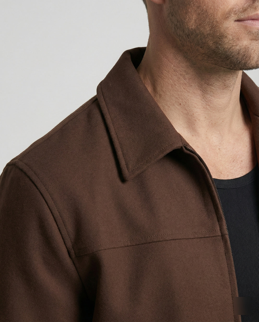 Moderner Minimalblouson mit Hemdkragen und verdeckter Front R&B
