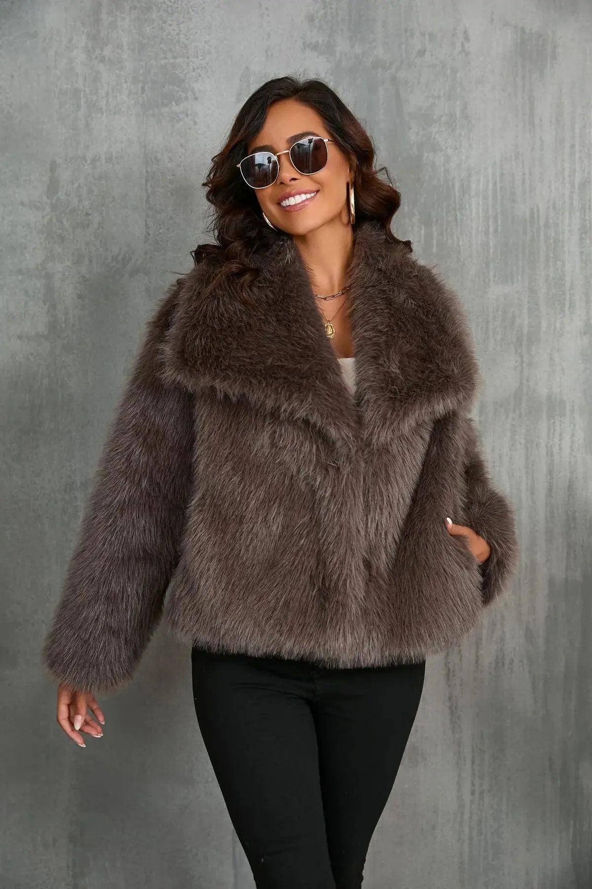 R&B | Luxuriöse Kunstfell Jacke Stilvoll, Kuschelig und Zeitlos
