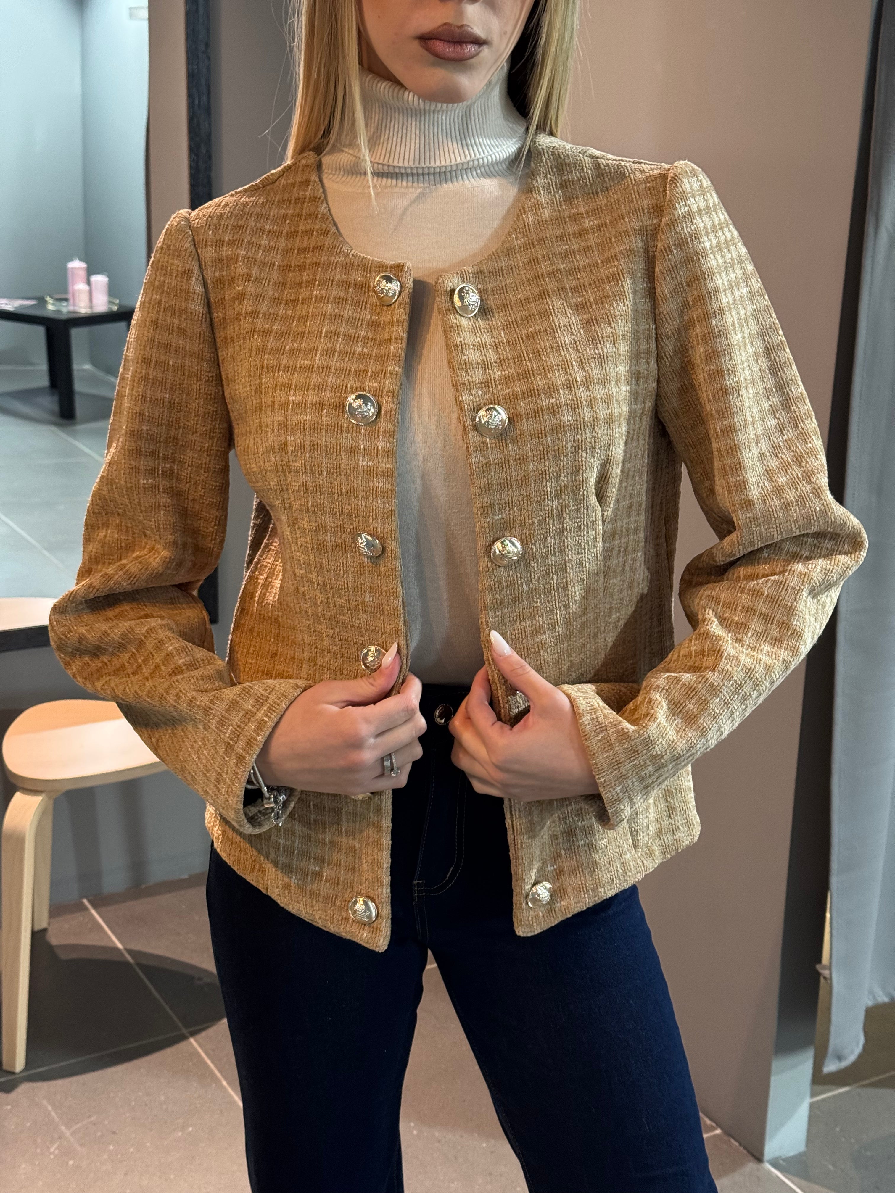 R&B | Klassische Tweedjacke mit Perlenknöpfen Elegant und Zeitlos