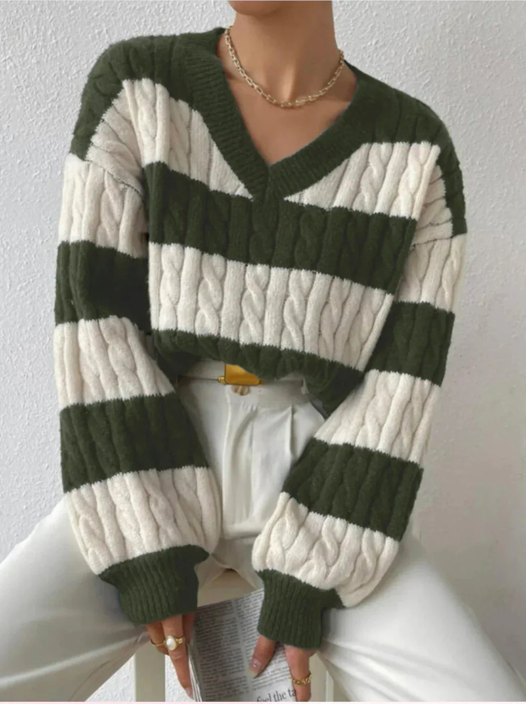 R&B | Gestreifter eleganter Pullover mit V-Ausschnitt