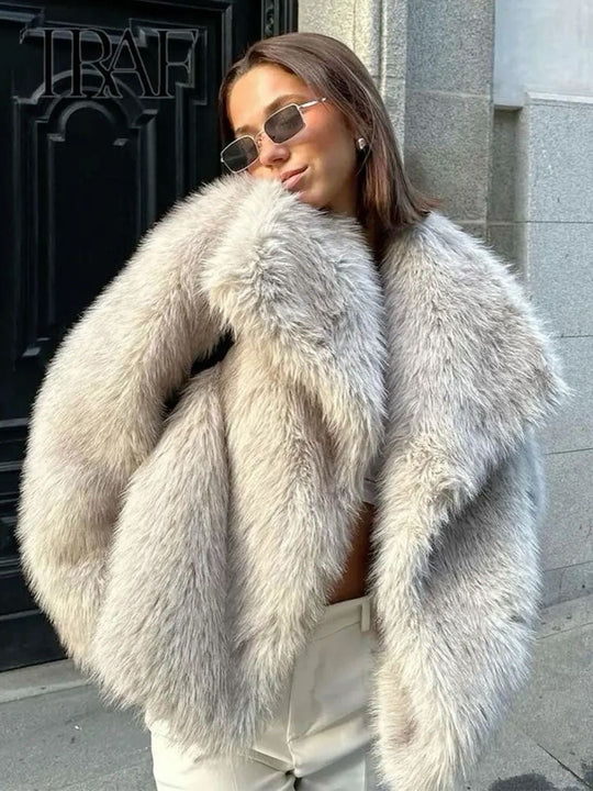 R&B | Pelzjacke für Damen Luxus und Komfort Perfekt für Den Winter