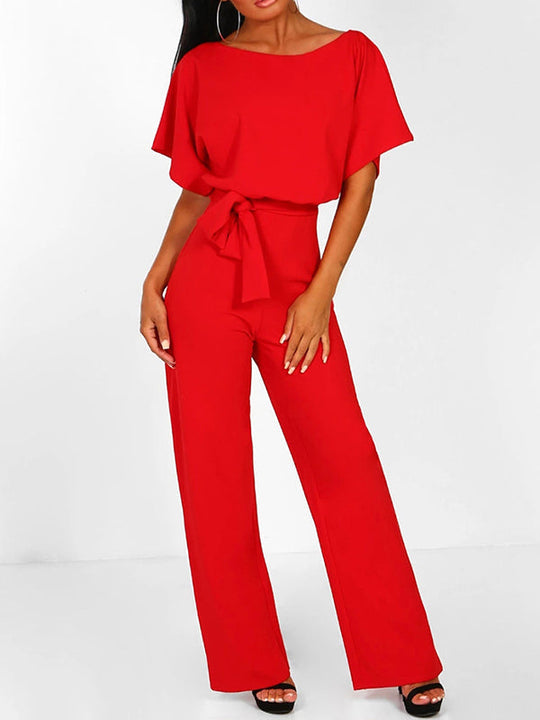 langer Overall mit Rüschengürtel, kurze Ärmel, elegante Frau