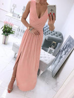 langes, fließendes Chiffonkleid mit seitlich geschlitztem V-Ausschnitt, schick