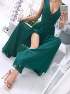 langes, fließendes Chiffonkleid mit seitlich geschlitztem V-Ausschnitt, schick