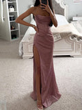 langes, figurbetontes Kleid mit seitlichen Schlitzen, trägerlos, mit dünnen Trägern, ärmellos, elegant, modisch, für den Abend
