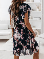 mittellanges Blumenkleid, Faltengürtel, V-Ausschnitt, schicker Boho-Strand