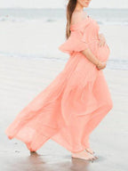 langes fließendes Umstandskleid aus Chiffon mit U-Boot-Ausschnitt und kurzen Ärmeln für eine elegante Abendzeremonie für ein schwangeres Fotoshooting