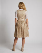 Einzigartige Tracht für Damen mit Schürze