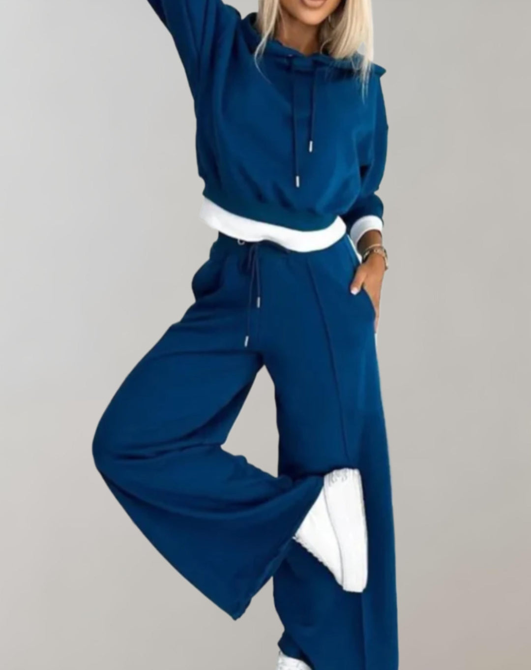 R&B | Delige Set von Einem Zweifarbigen Hoodie und Einer Hose mit Weitem Bein