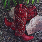 Stiefel mit Metallnieten und klobigem Absatz R&B