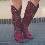 Stiefel mit Metallnieten und klobigem Absatz R&B