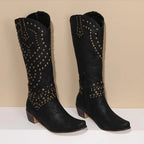 Stiefel mit Metallnieten und klobigem Absatz R&B