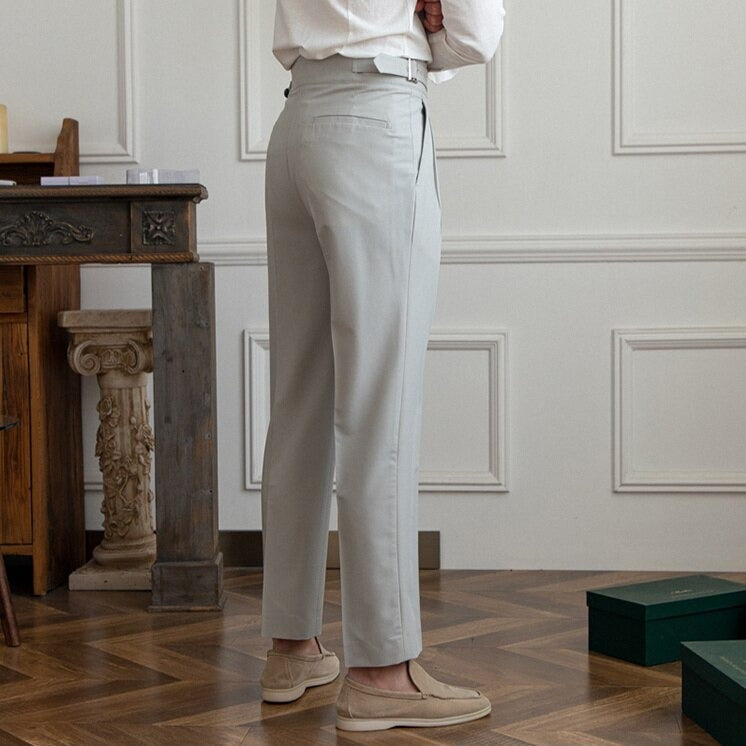 R&B Classic: Stilvolle Hose mit Schnalle
