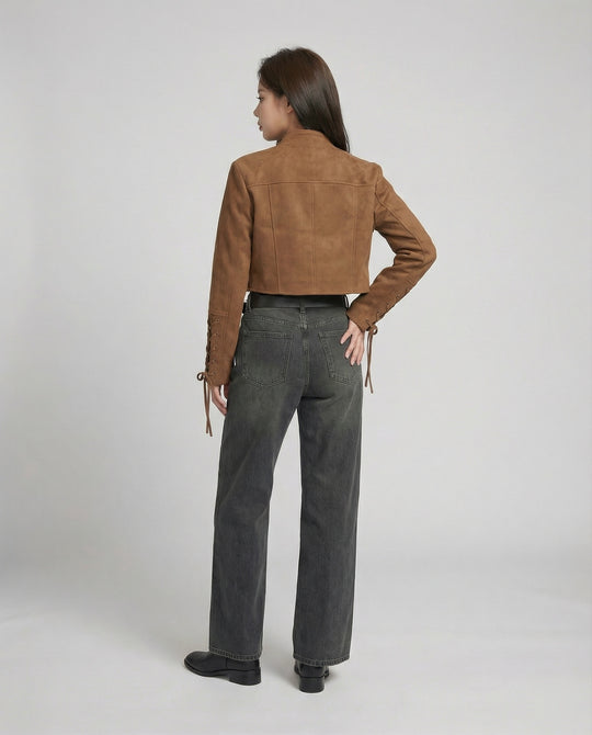 Kurz geschnittene Bikerjacke mit verstellbarem Schnallengurtkragen und Bindeband-Details R&B