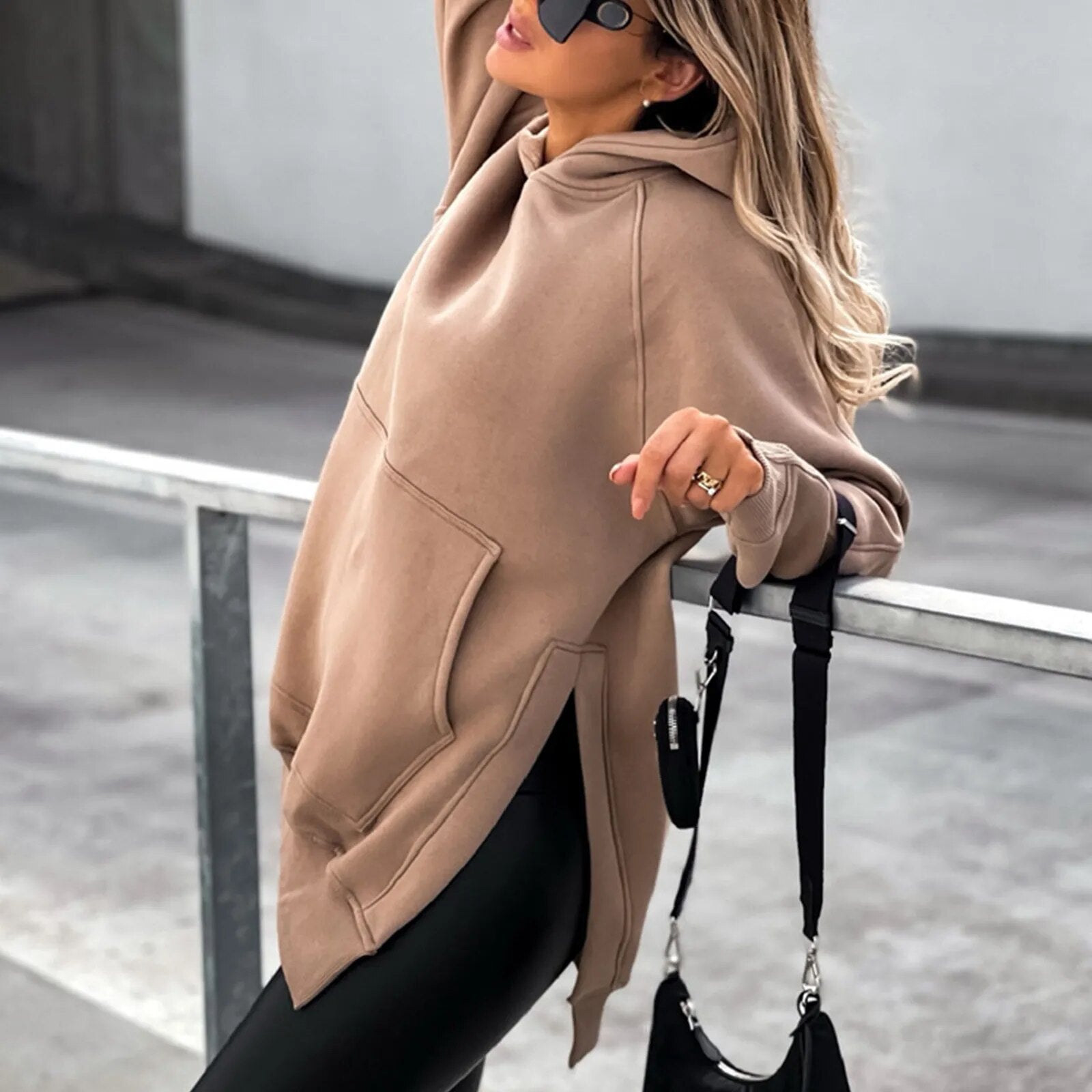 R&B | Stilvolle Jacke mit Kapuze und Schlitz