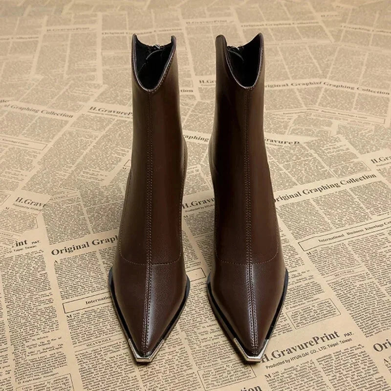 Stiefel mit Absatz - Blockabsatz - Spitz zulaufend - Stiefeletten - Damenstiefel R&B