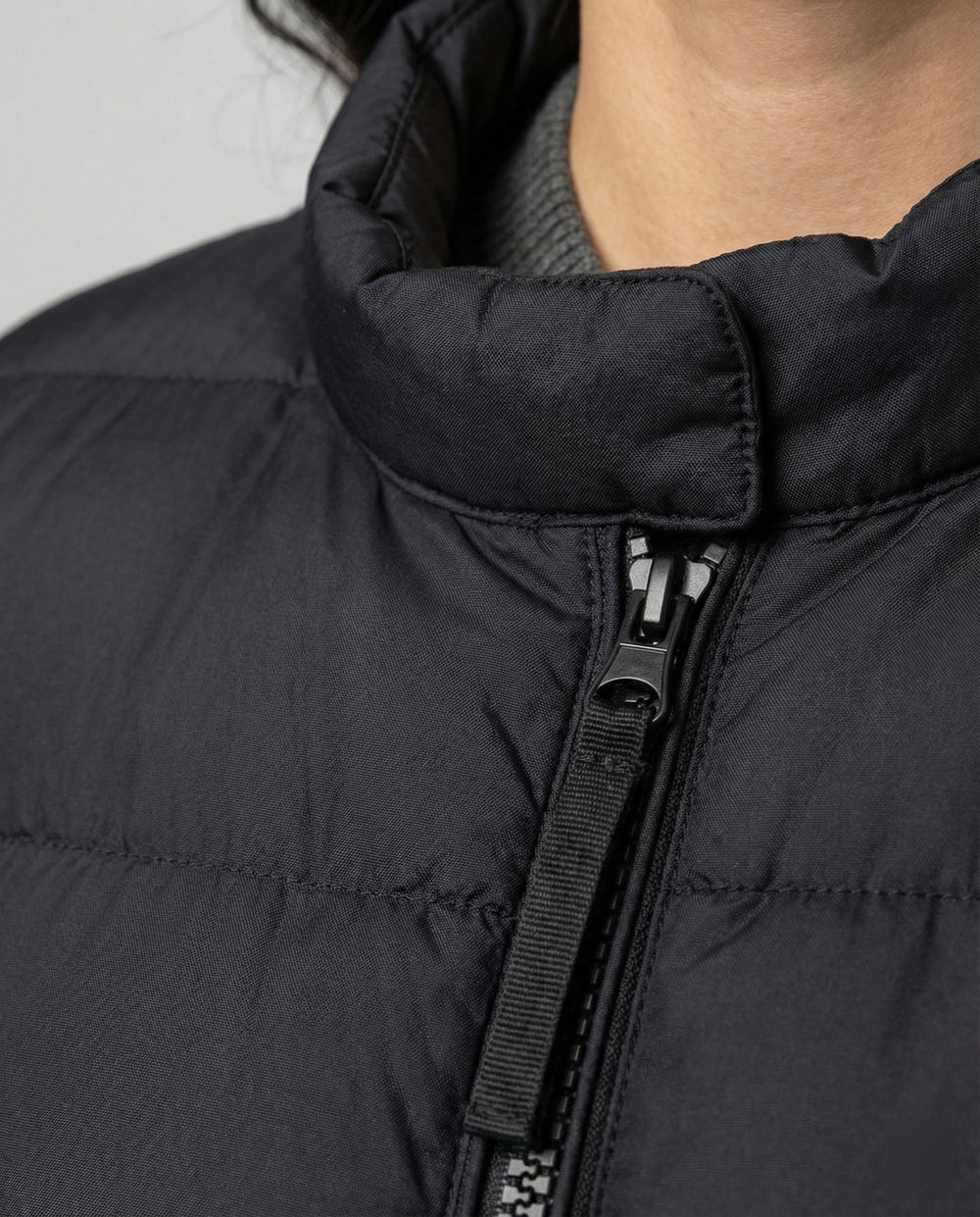 Leichte Damen Steppjacke mit Rundhals Kragen für den Winter