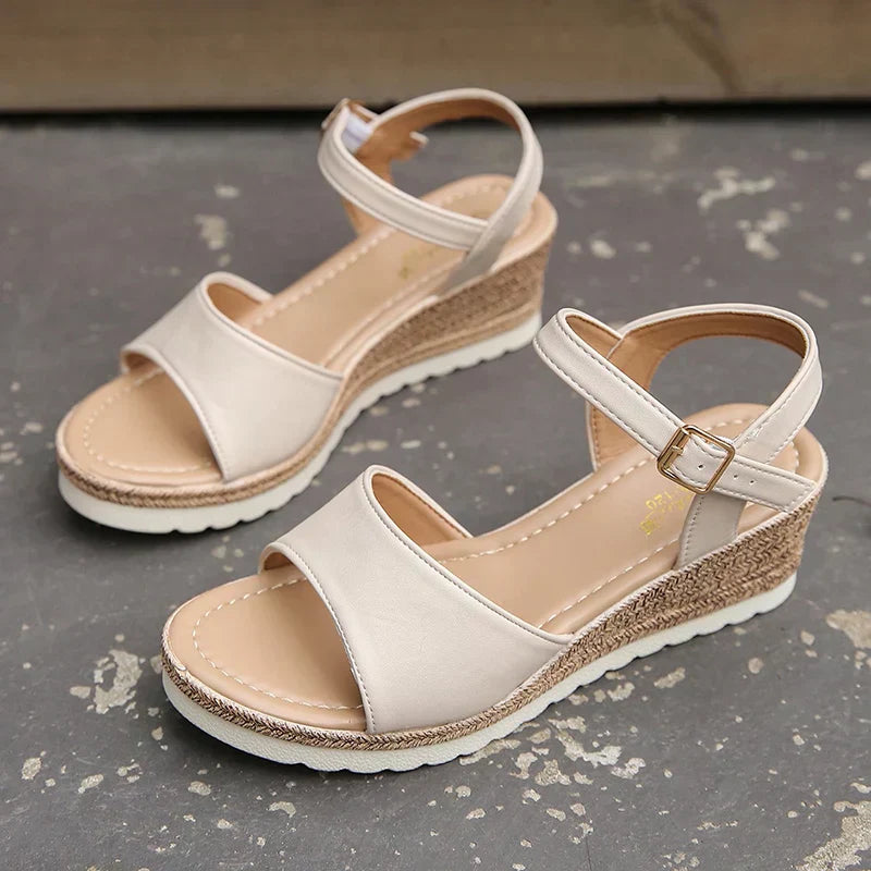 R&B - Leichte Sandalen mit Keilabsatz und Schnalle