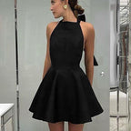 Ausgestelltes Cocktailkleid aus Satin