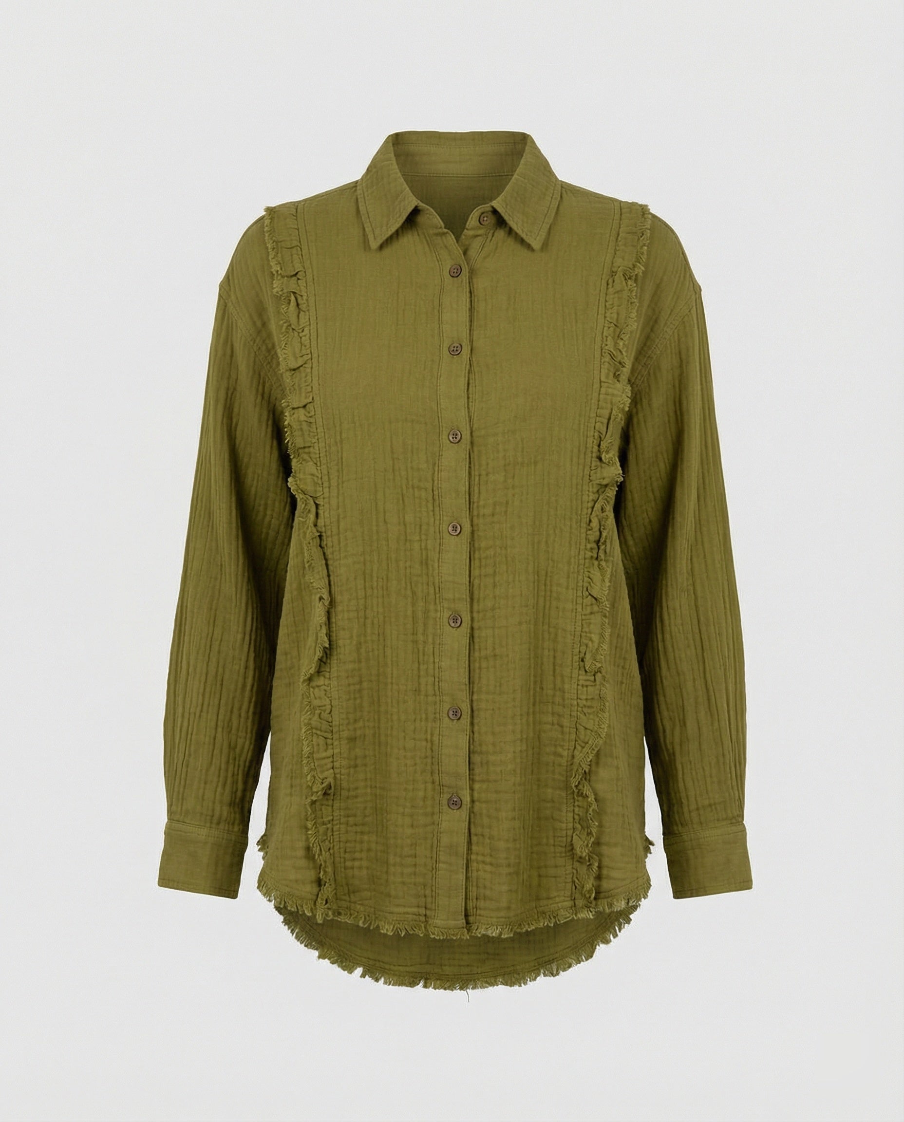 Locker geschnittene Damenbluse im Retro-Look mit Rüschen und Halskette