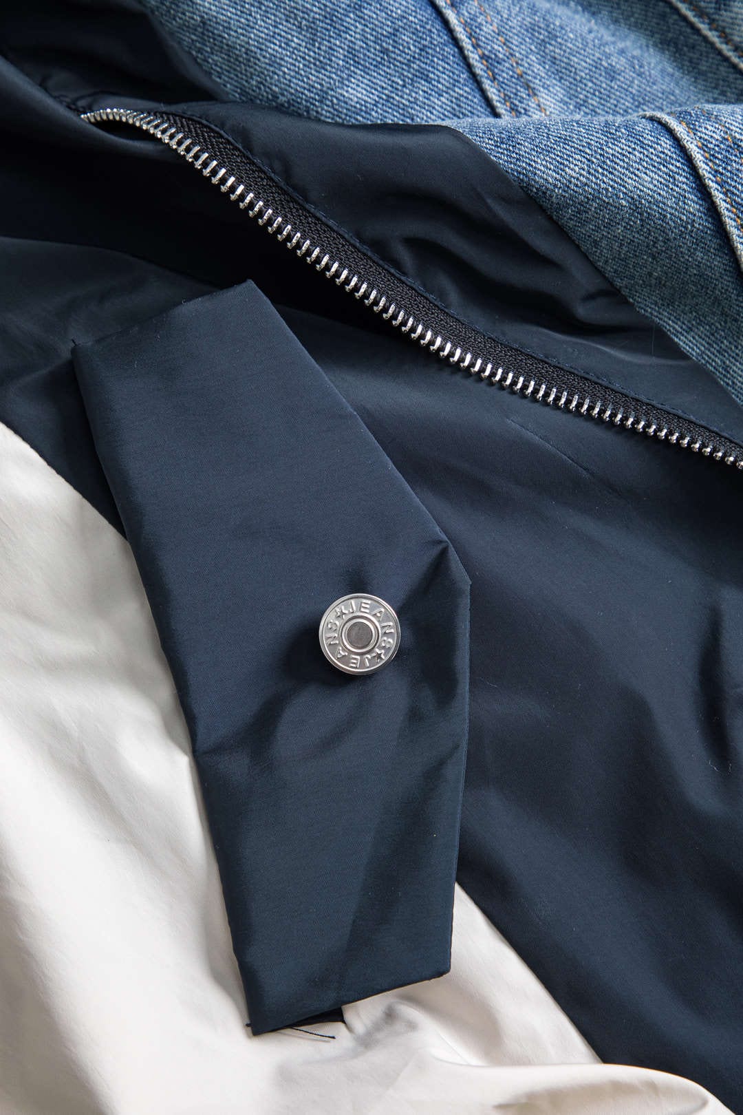 R&B | Patchwork Jacke mit Denim und Nylon Elementen Lässig und Individuell