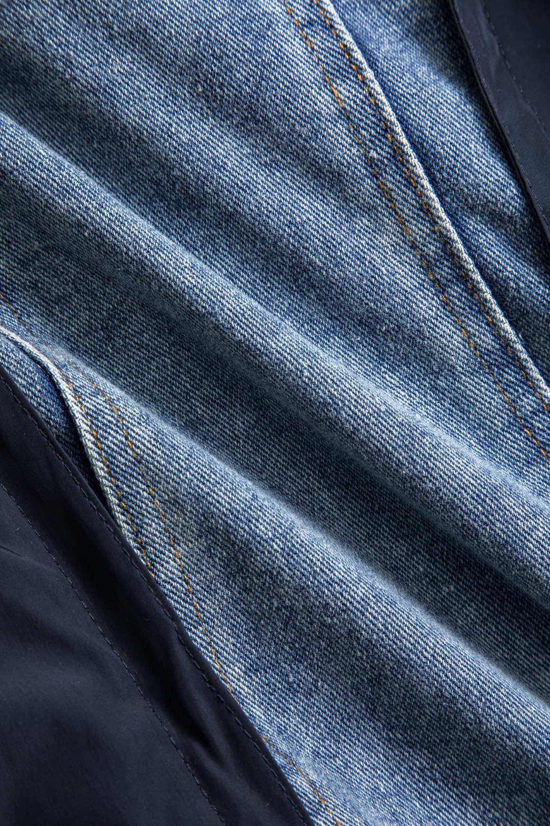 R&B | Patchwork Jacke mit Denim und Nylon Elementen Lässig und Individuell