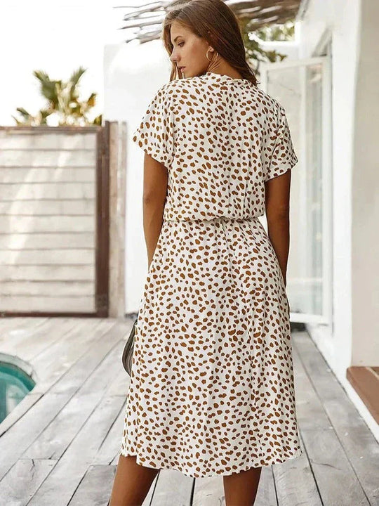 R&B | Elegantes Kurzärmliges Hemdblusenkleid mit Polka Dots und Kordelzug In Der Taille