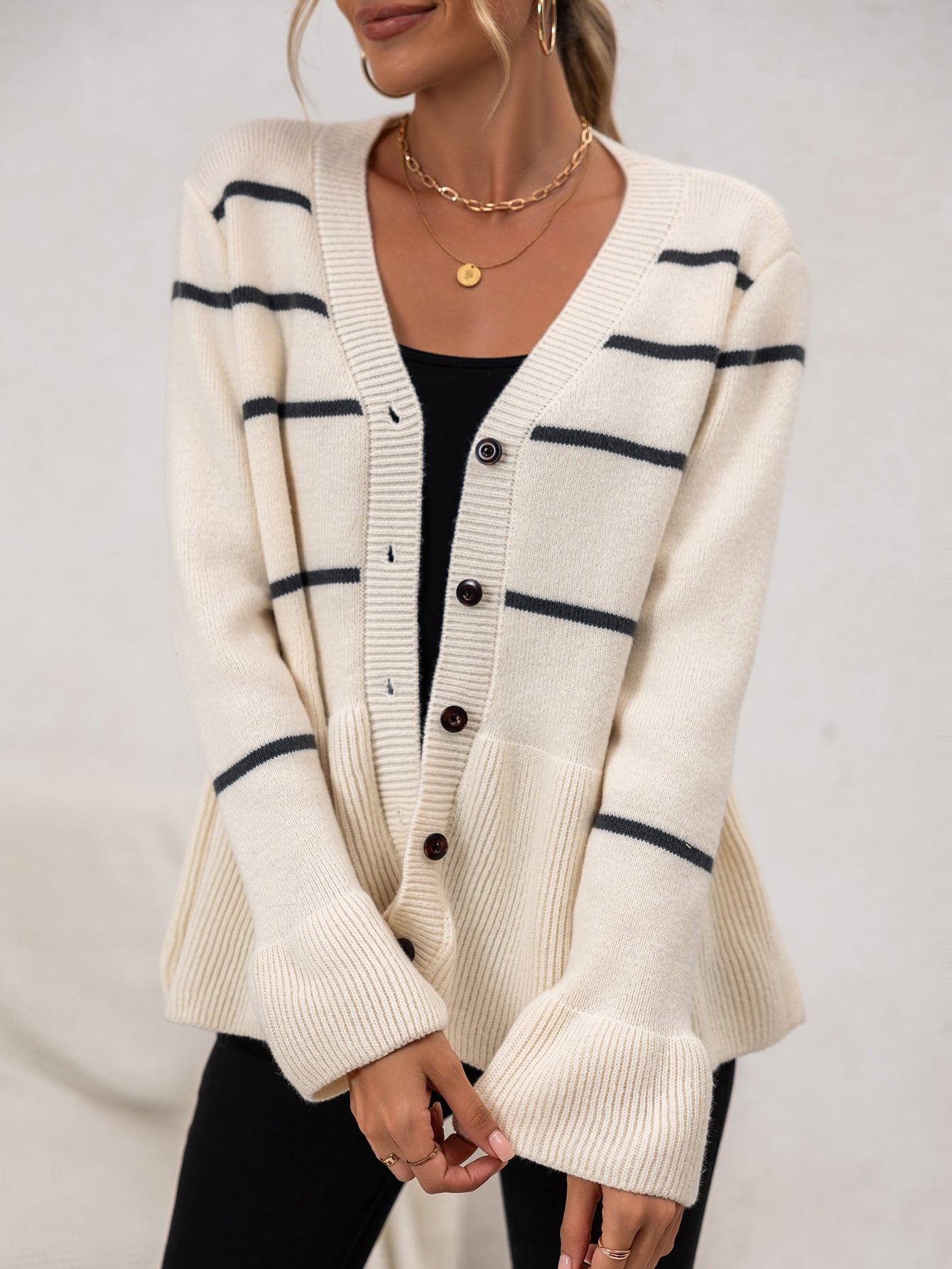 R&B | Damen Gestreifter Strick-Cardigan mit V-Ausschnitt und Knopfverschluss