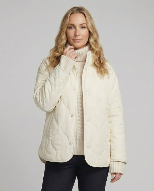 Minimalistische Damen Daunenjacke mit Kapuze in Weiß Leicht und Warm