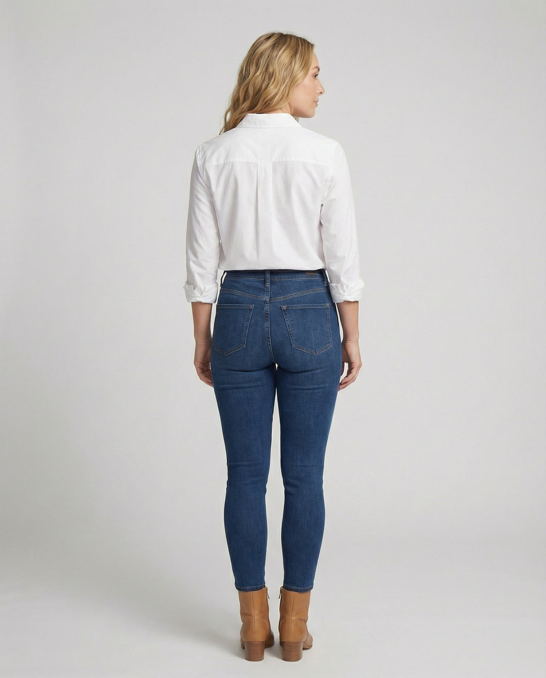 Minimalistische Damenbluse mit Polokragen aus Baumwollmix in Weiß