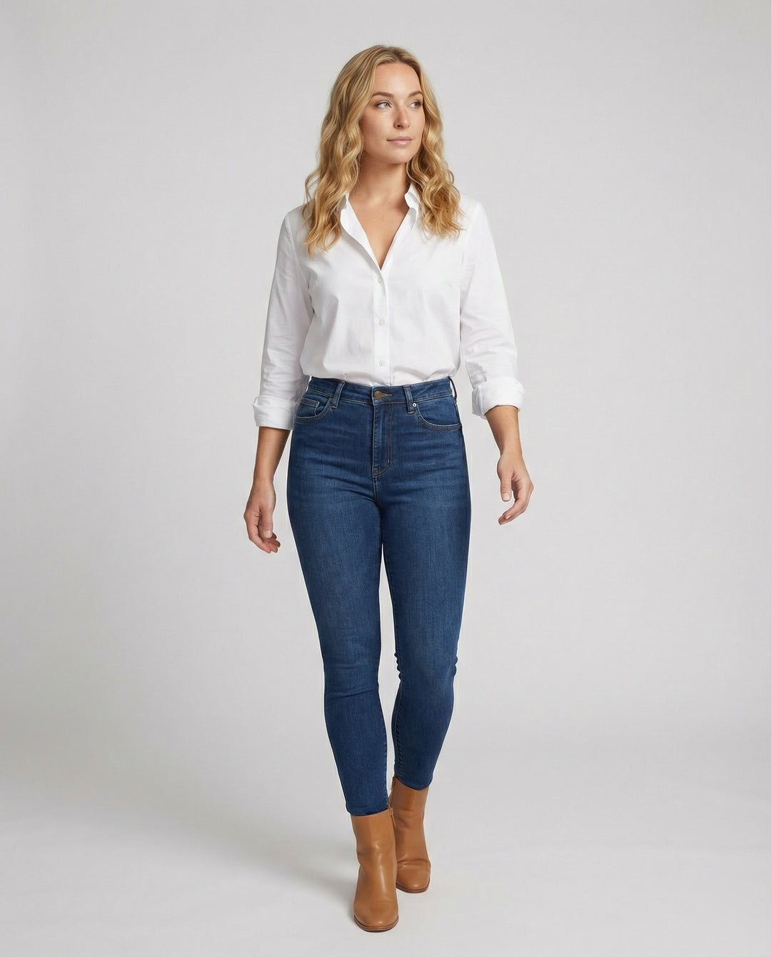Minimalistische Damenbluse mit Polokragen aus Baumwollmix in Weiß
