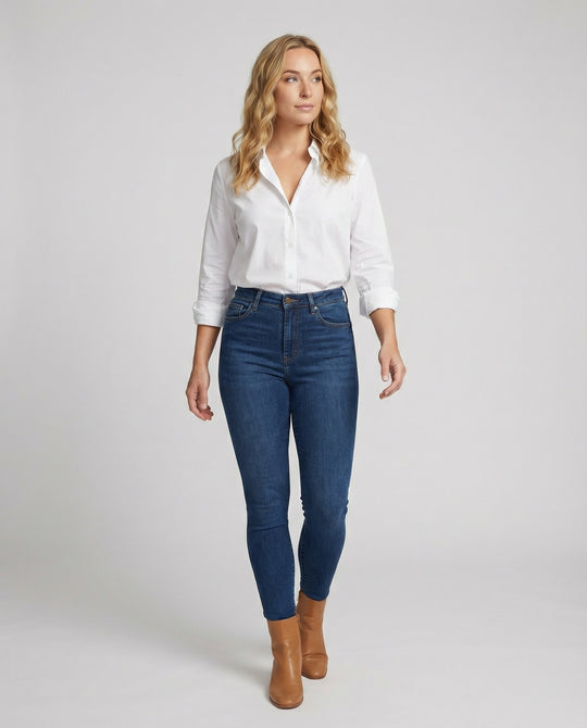 Minimalistische Damenbluse mit Polokragen aus Baumwollmix in Weiß