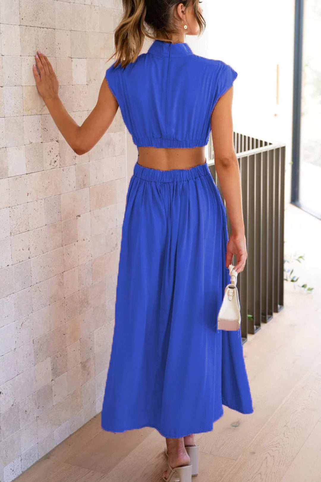 R&B | Mock Neck Cutout Midi Kleid