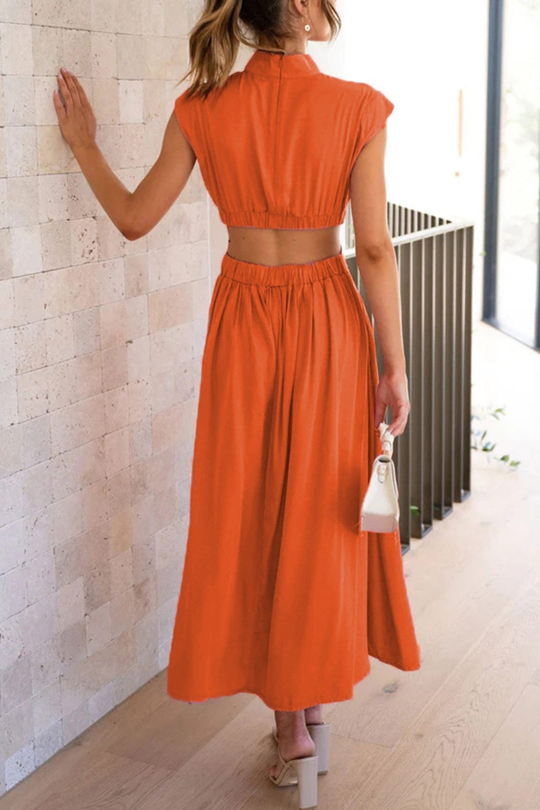 R&B | Mock Neck Cutout Midi Kleid
