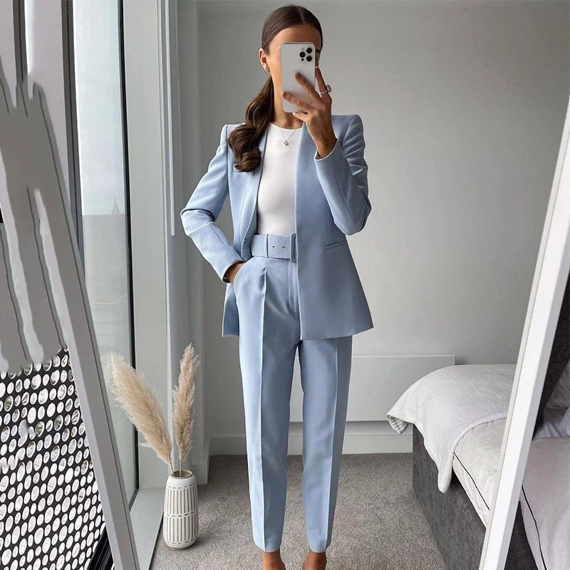 R&B | Lässige Hochbundhose mit Gürtel und Taschen, perfekt für lässige Tage