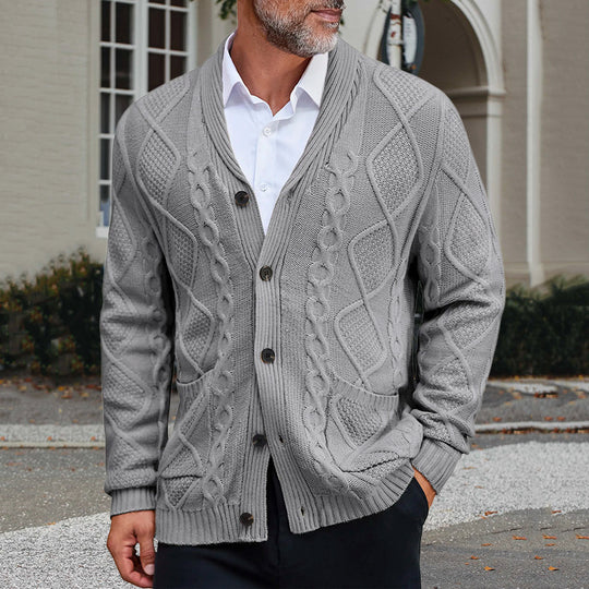 Herren Grobstrickjacke mit elegantem Zopfmuster und praktischen Taschen R&B