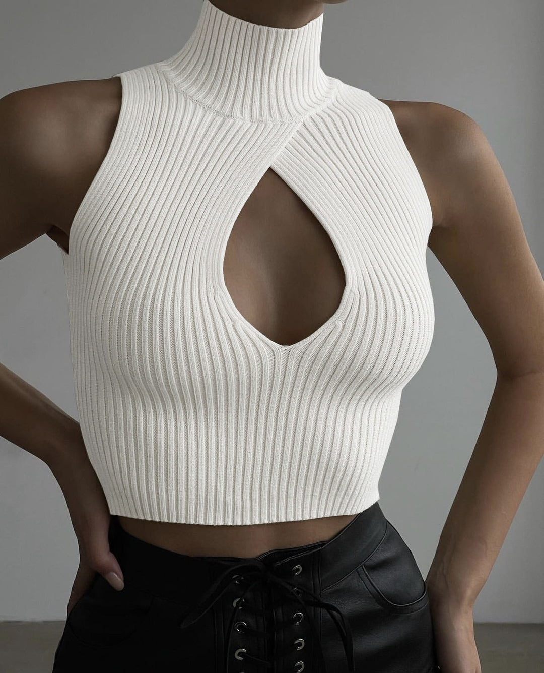Damen Crop-Top mit hohem Kragen und tiefem Ausschnitt R&B
