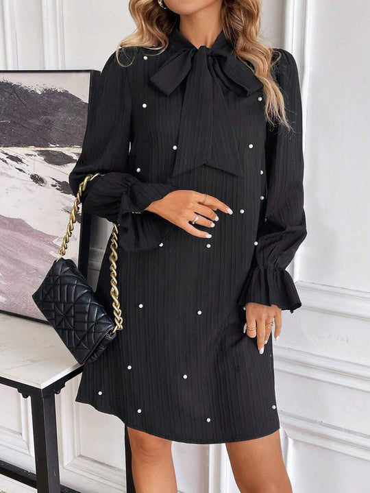 Damen elegantes Kleid mit Schleifenkragen und Pünktchen-Applikationen R&B