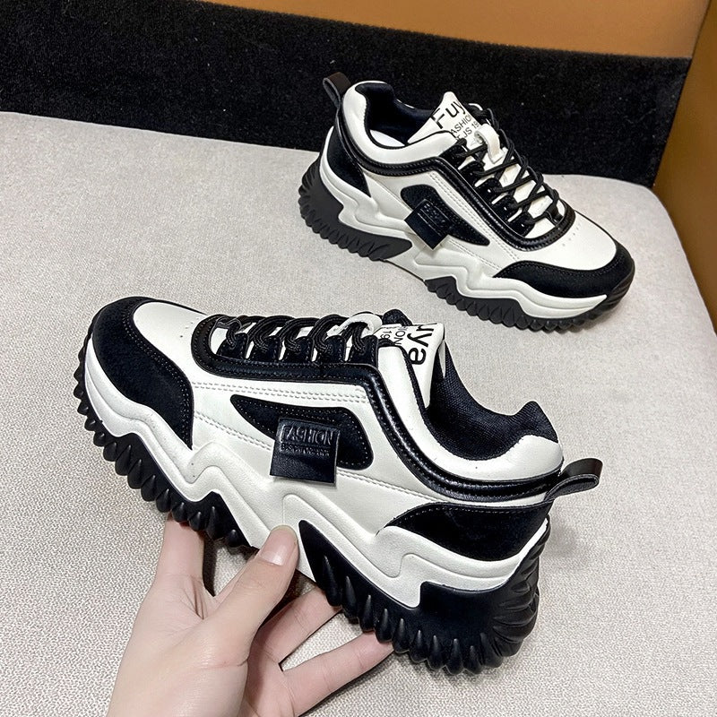 Damen Sportliche Sneakers mit robustem Profil und modischer Schnürung R&B
