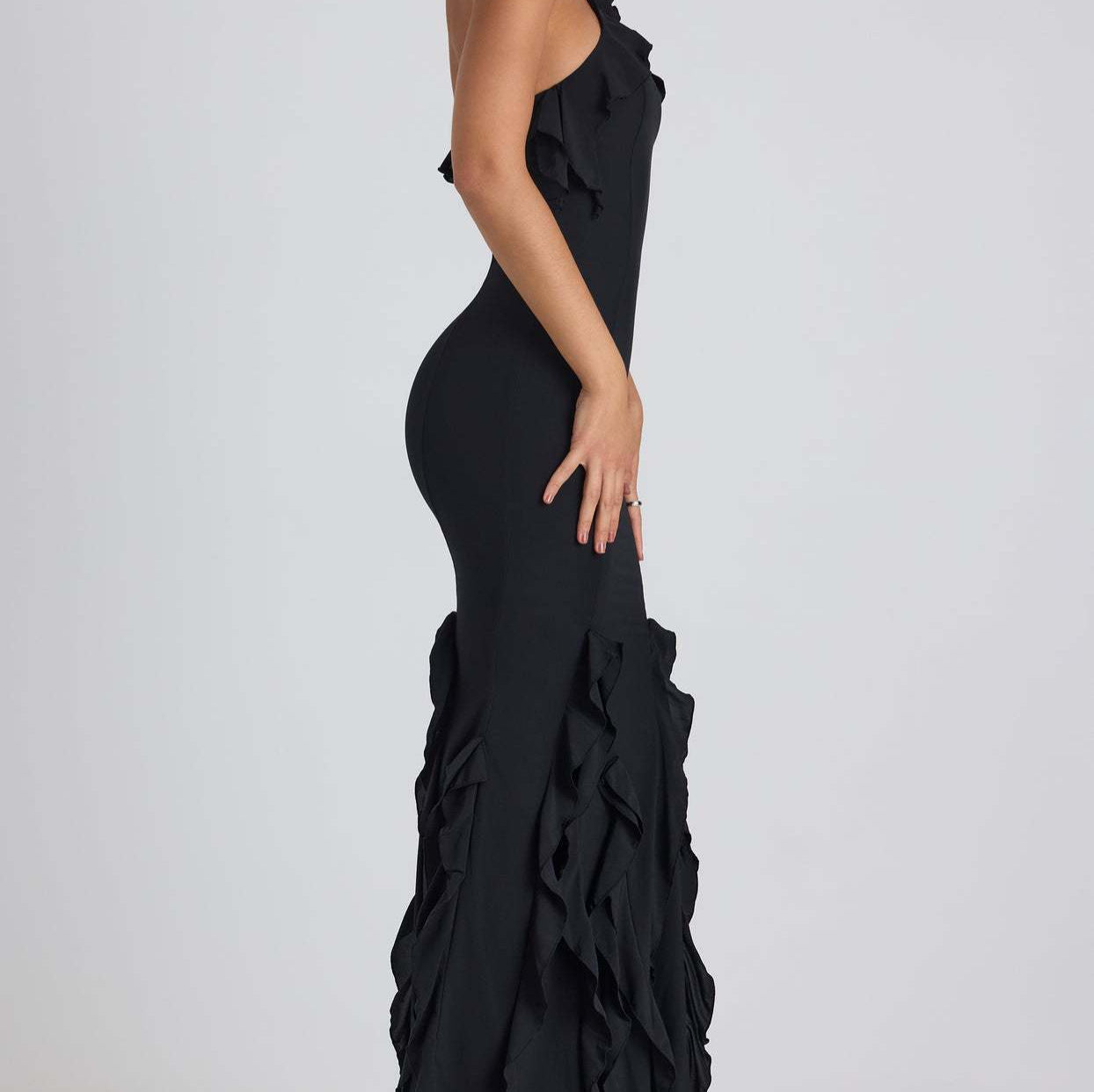 Damen Exklusives Maxikleid mit asymmetrischem Rüschenverlauf und elegantem Schnitt R&B