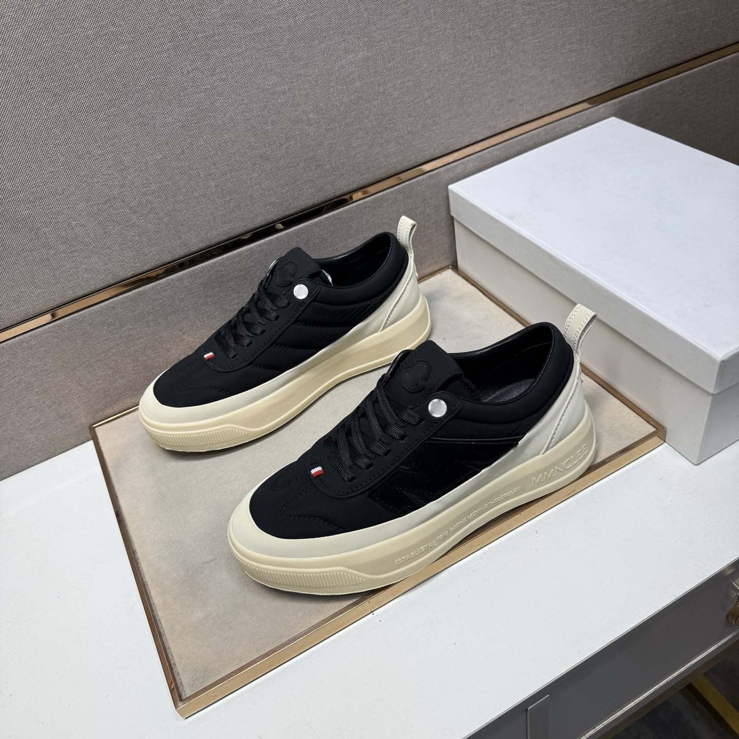 Damen Sneakers mit atmungsaktivem Obermaterial und sportlichem High-Performance Design R&B