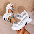 Damen Plateau-Sandalen mit verstellbaren Riemen und modischem Glitzer-Design R&B