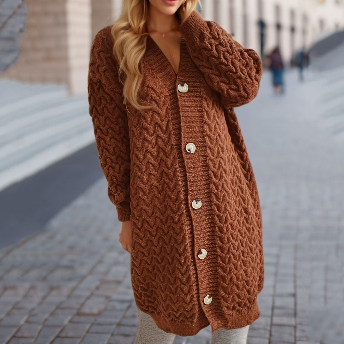 Damen Strickjacke mit strukturierter Zopfstrickoptik und dekorativen Knopfdetails R&B