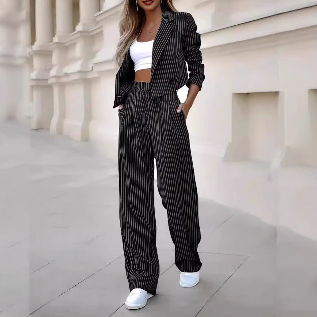 Damen stylisches Business-Outfit mit marginalem Streifenmuster R&B